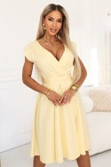 SCARLETT rozkloszowana sukienka midi z kopertowym dekoltem i paskiem - masełkowy żółty