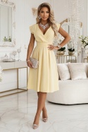 SCARLETT rozkloszowana sukienka midi z kopertowym dekoltem i paskiem - masełkowy żółty